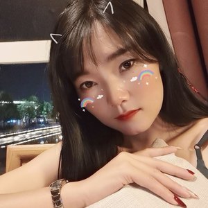 多年以后还会有谁记得我  那些说过的话唱过的歌  多年以后我又会在