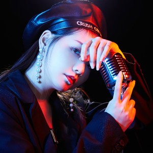 《不死不活》《一个人孤单》简介:az珍珍,中国内地女歌手,其歌声独特