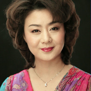梨花颂(热度:210)由李艳翻唱，原唱歌手李胜素