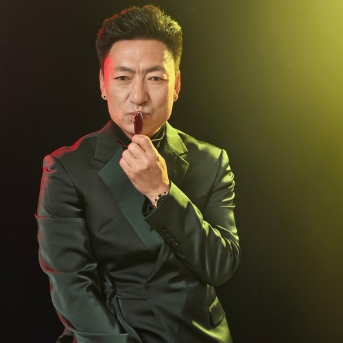 我想和你牵手在草原