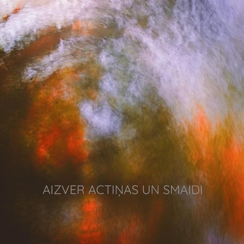 Aizver Actiņas Un Smaidi