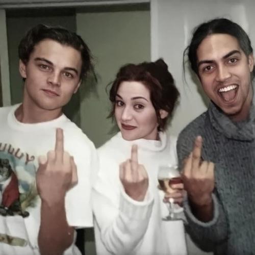 keep a distance (Explicit)