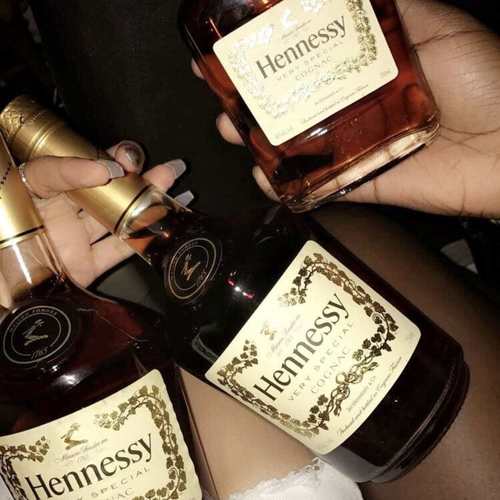 Henny im Becher (Explicit)