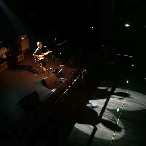 房间里发生了什么