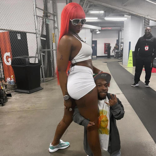 me n twin (feat. meezie_v$) [Explicit]