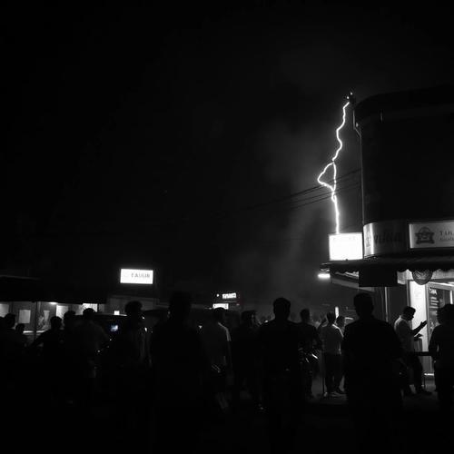 CAN'T WAKE UP! (feat. KINGDØM) [Explicit]