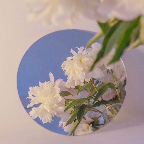 世事千帆过 路的尽头会是温柔和月光.