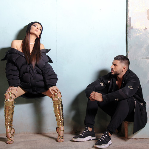 С друг ме бъркаш