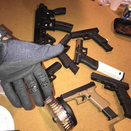 Clutching (feat. Beno) [Explicit]