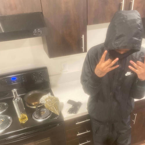 Breaking News (feat. R3zzy & Kassinooo) [Explicit]