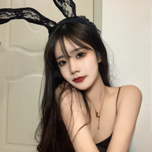 轻烟飘过似同窃语