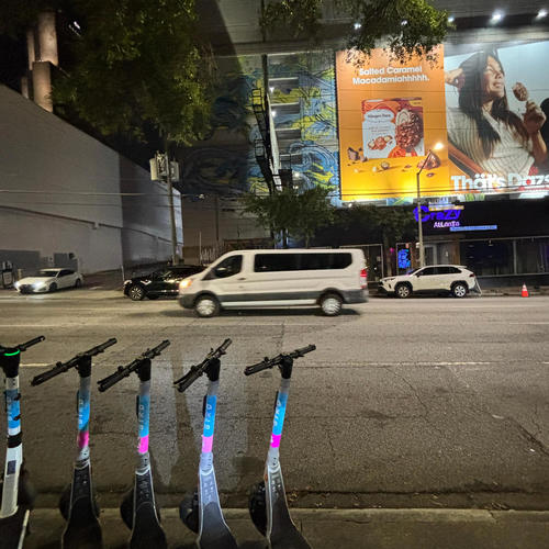 Honey bees (feat. TwinGlxcksss) [Explicit]