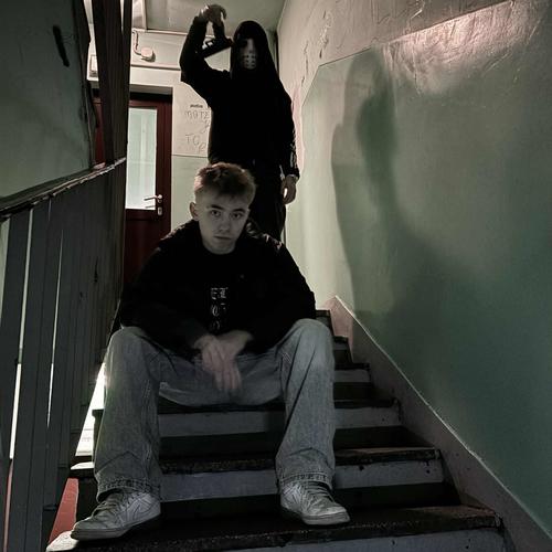 Piramid head (feat Mvey) [Explicit]