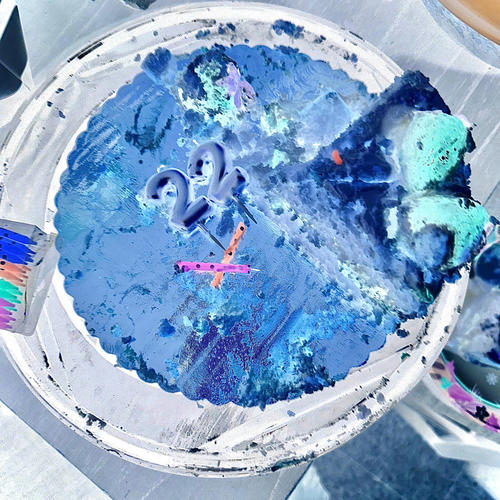 22 scrolls (feat. Hesitronz) [Explicit]