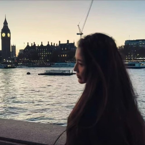 雨夜街道耳机和半个忧郁的我