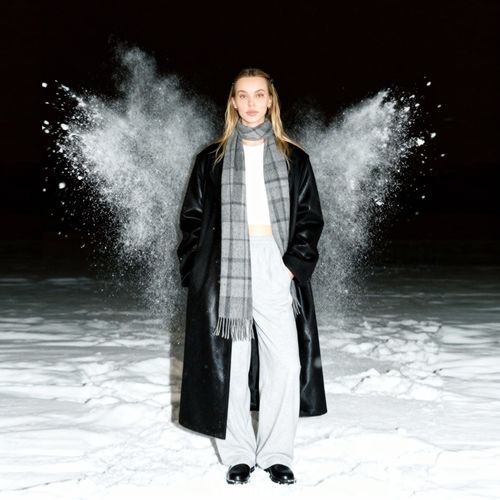 Смелая девочка