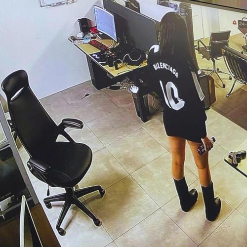 Balenciaga (feat. Merowen)