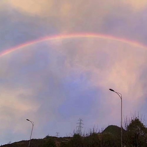 黄昏后的彩虹