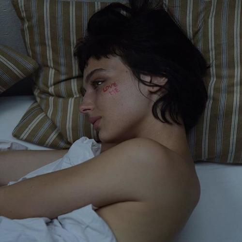 why this hoe so distant (Explicit)