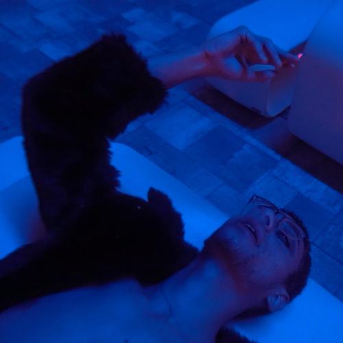 floating rug (Explicit)