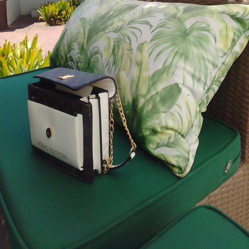 Angel Sholdows (Radio Edit) [Explicit]