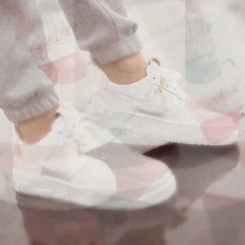 White Shoes (feat. Roach) [Explicit]