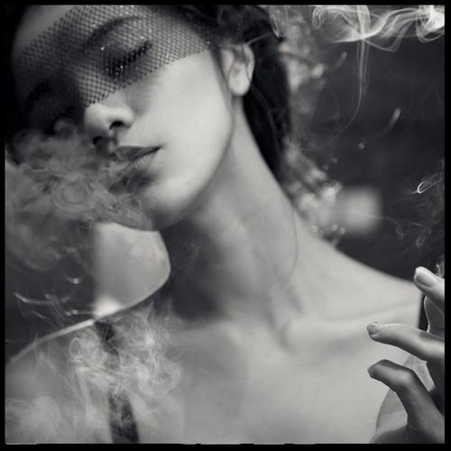 Ojos carmesí (Explicit)