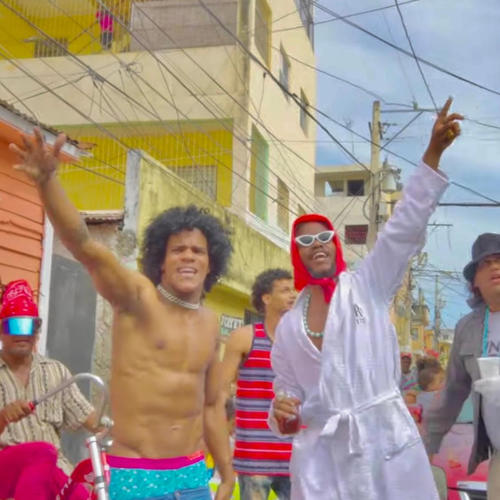 La Calle Ta Caliente (feat. Acentoh)