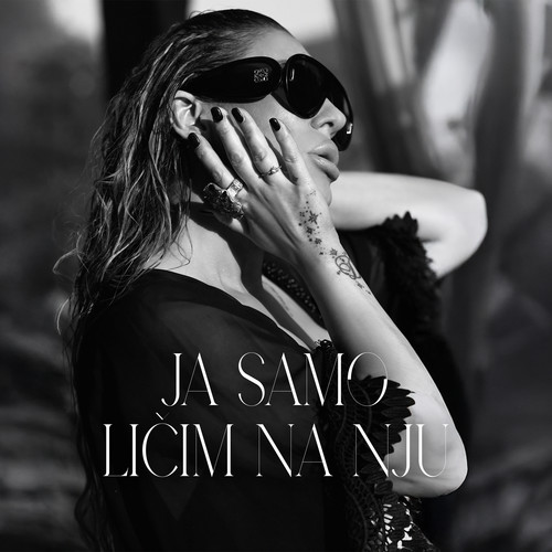 Ja samo licim na nju