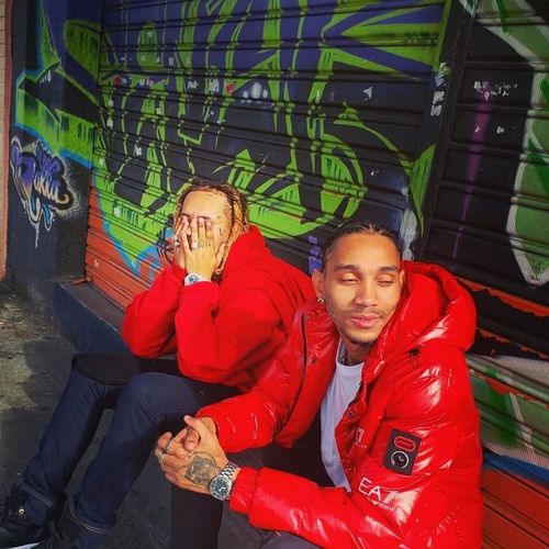 Vivendo em Segredo (Explicit)