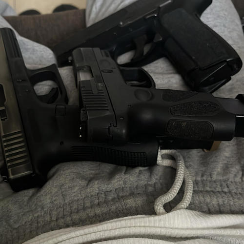 Illegal Glocks (feat. Mbs Dreco) [Explicit]