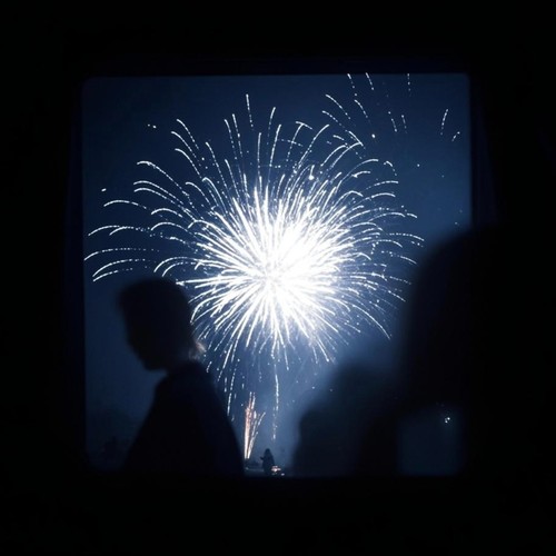 寂寞烟火（跨年的烟火绽放天空）