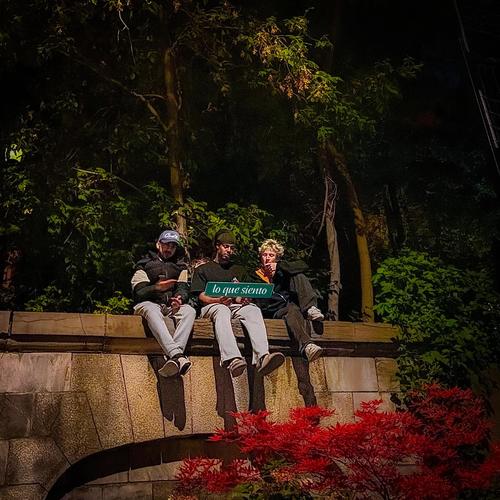 Lo Que Siento (feat. Ebann & L'Kid)