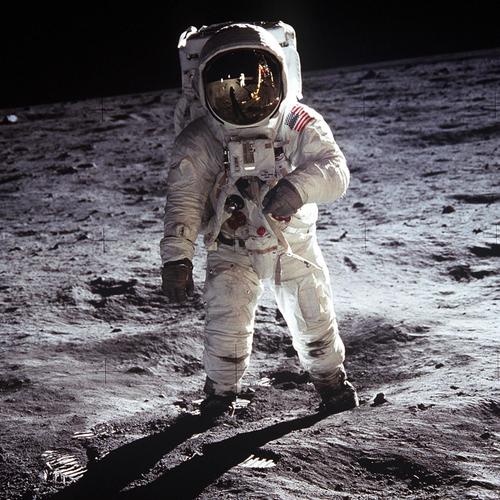 Astronaut (feat. LukeXI & MALU)