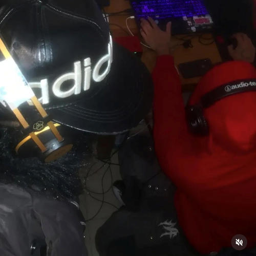 AZAROSO (feat. FlakkoLaRuinna) [Explicit]