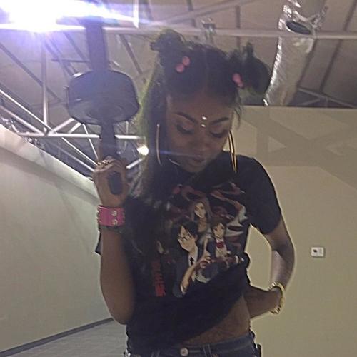 sie ist ein shooter (Explicit)