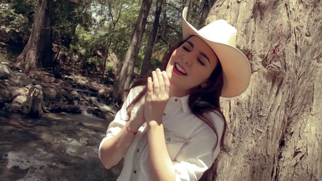 Laura Denisse - Sigo Enamorada