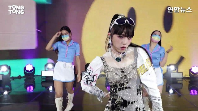 YENA - SMILEY (Live)