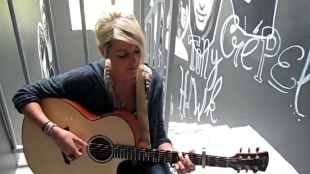 Ellie Lawson - Small Bump (Acoustic)