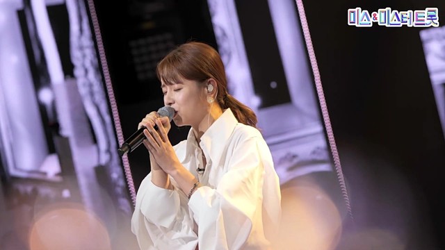 殷嘉恩 - 아버지의 의자 (Live At Miss & Mr. Trot 22/01/12)