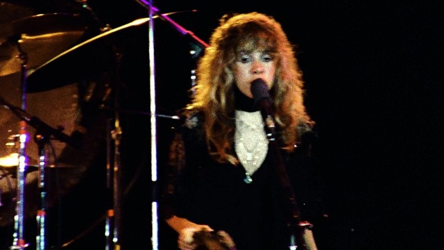 Fleetwood Mac - Don't Stop (Live at Palais du Sport, Paris, France, 6/14/1980)