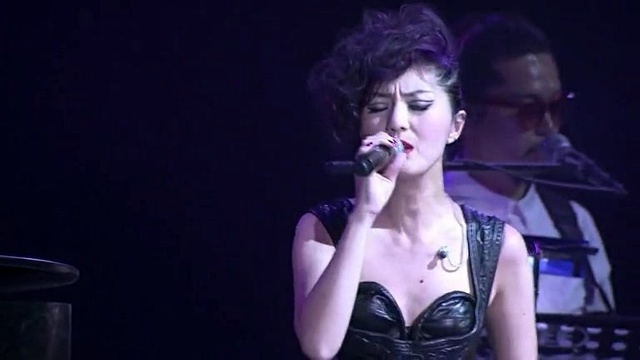 杨千嬅 - 好朋友 (2011 903id Club 拉阔音乐会)