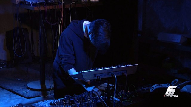 EZZZ - EZZZ (乐人·live:草台回声x燃音乐 心跳专场)