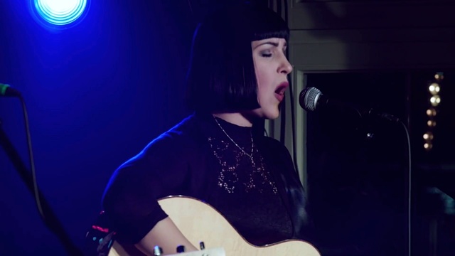 Nessi - Rolling With The Punches (Live)