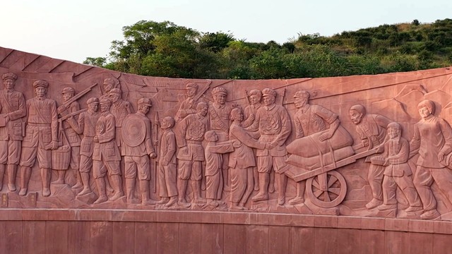 段美玲 - 情系大别山