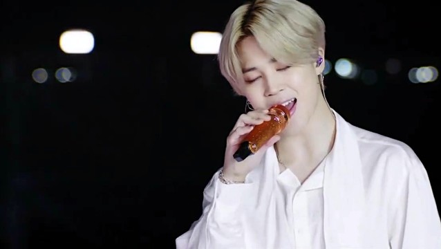 BTS - Life Goes On + Dynamite (Live From AMA 2020/11/22)