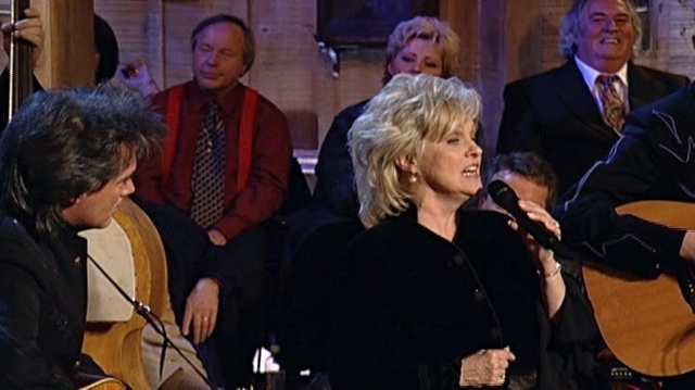 Bill & Gloria Gaither - Clinging To A Saving Hand (Live)