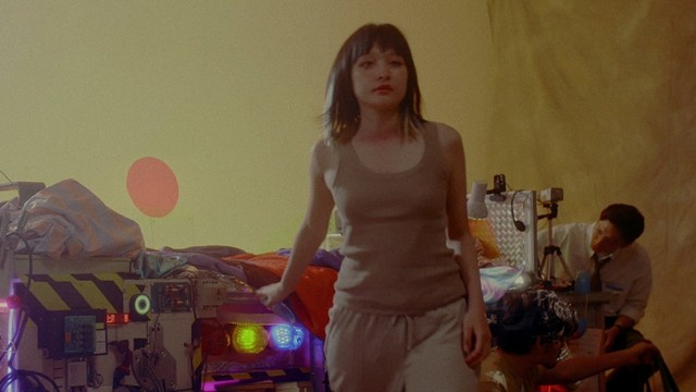 邓小巧 - 与人同行