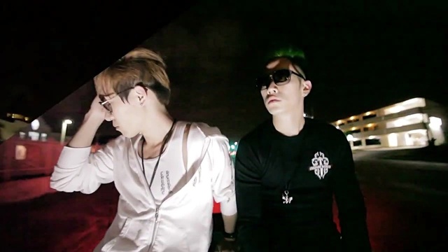 ELECTROBOYZ - 笑还是哭