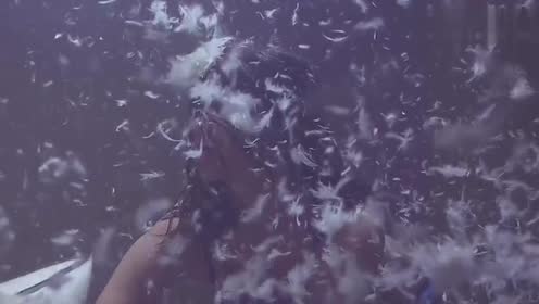 Lune - Girls With Bangs